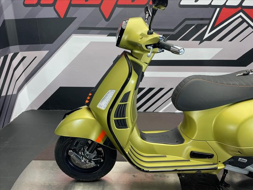 VESPA GTS SUPER 125 - Image 16